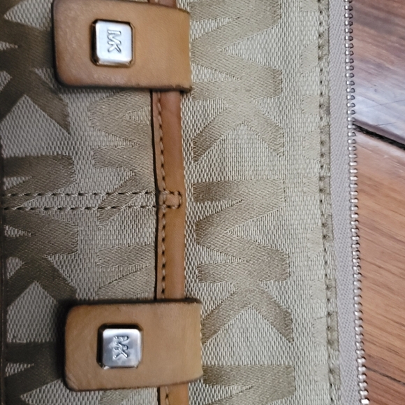 Michael Kors Mini Handbag/Clutch Wallet - Picture 7 of 11